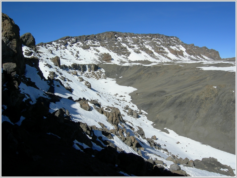 2012-02-17 08-16-15烏乎魯峰下的火山口.JPG